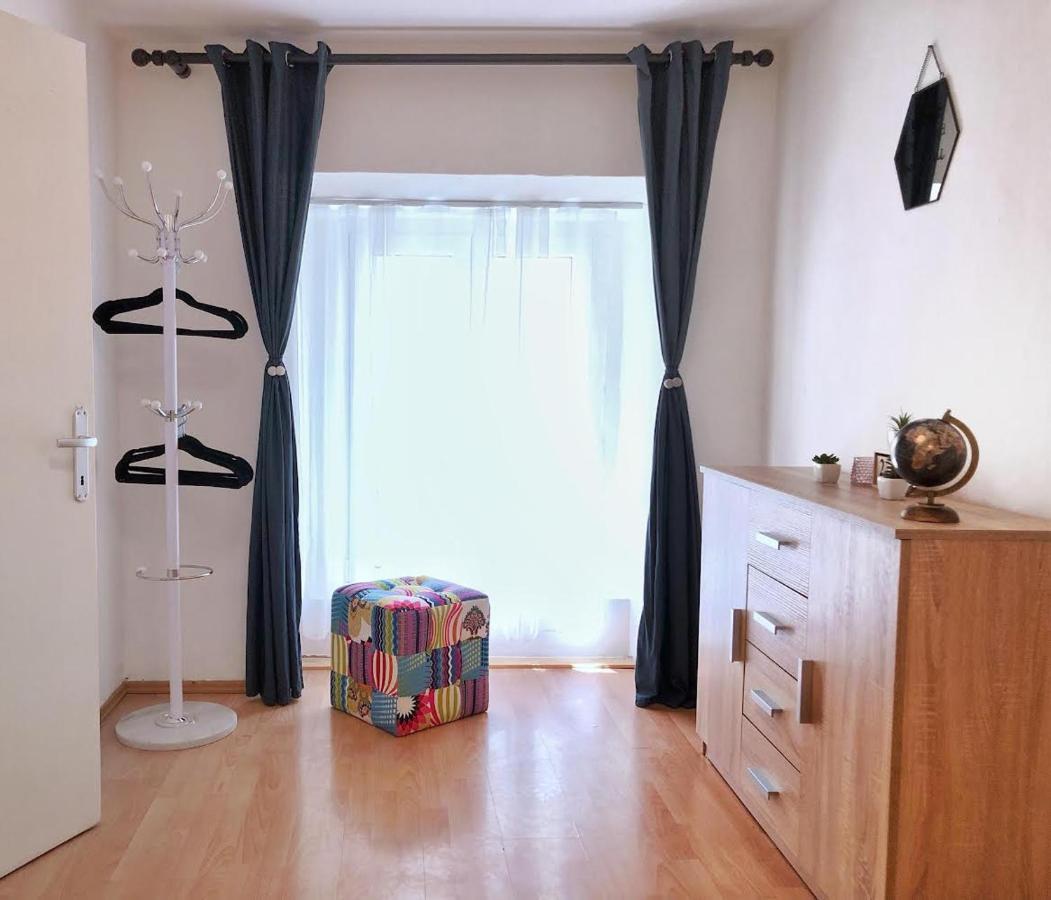 1Br Apartment On The Most Beautiful Street In Ljubljana Center ภายนอก รูปภาพ